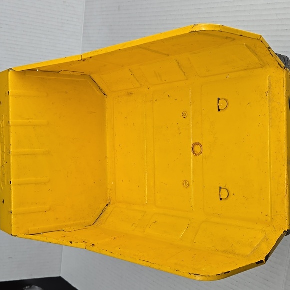 Tonka Classic Metal Turbo Diesel Yellow Dump Truck - Picture 13 of 16
